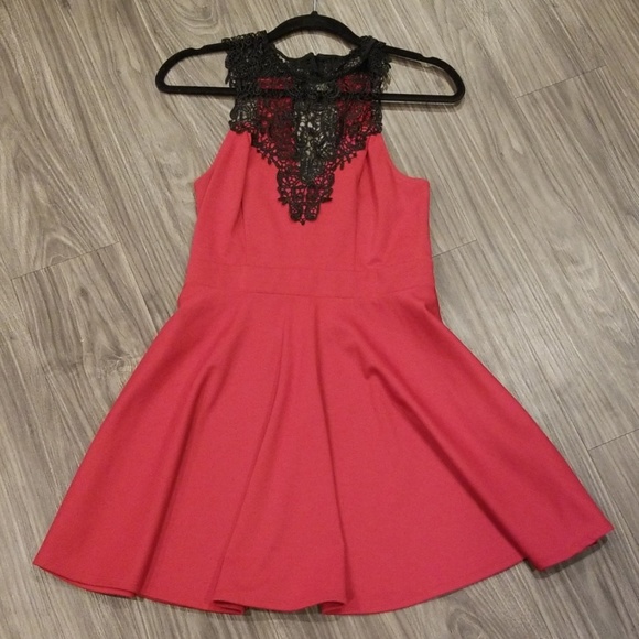 Lace collared dress - Picture 1 of 3